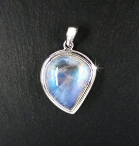 maansteen ketting